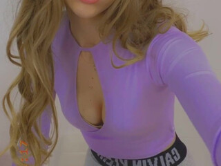 sexxylorry bitch in high heels and her sexy legs