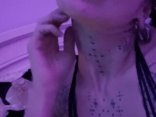 nakitas_dream loves to cum on camera