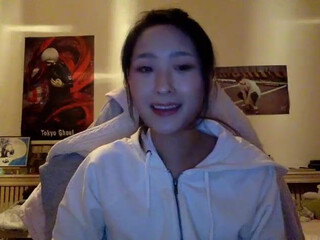 moyyango black-haired babe jerks off her cunt