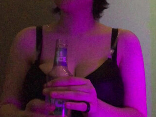 moonlighty_ Dark haired curva