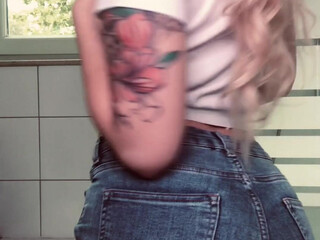 lumastar_ naughty girl fingering vagina in the shower