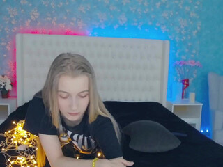 lily_you_shy_babe modest model posing in fries