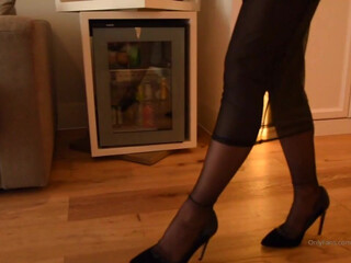 lea_guerlin super chicula jerks off