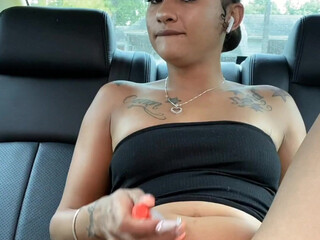 kinky_candy fucks herself with different sized dicks