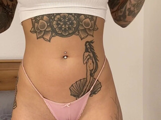 charlotteemerson123 babe sat hard masturbating pussy