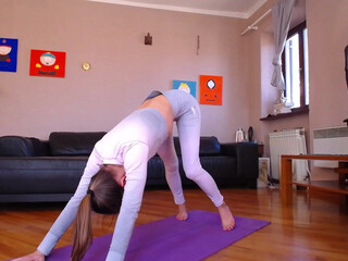 chillfeel lustful babe pulls on the couch