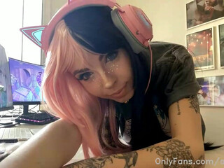 ablizzard gracious chica shows gorgeous body