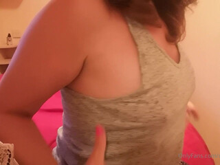 cumandplay_ cute doll gives her pussy a dildo