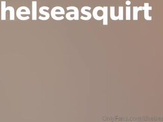 chelseasquirt adorable cam girl pulls clit