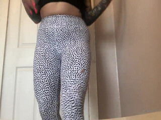 ava_austen cute lady undresses in front of the camera