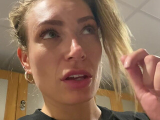 ava_austen pretty chick fucks pussy with phallus