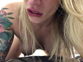 ava_austen blonde darling seductively rubs her cunt