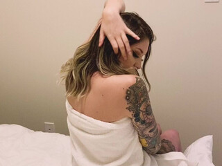 akiramaisuicide Luxury blonde