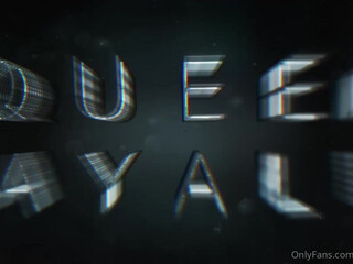 rayallaqueen rubs and fucks her pussy