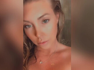 misssaintxxx sexy hottie relish sucks sex toy