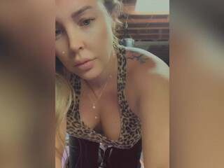 misssaintxxx naughty lady fingering pussy in nature