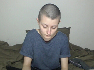 schocki44 babe fucks both holes