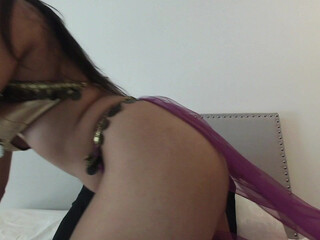 saravunovix busty  girl  fingering her pussy with a vibrator