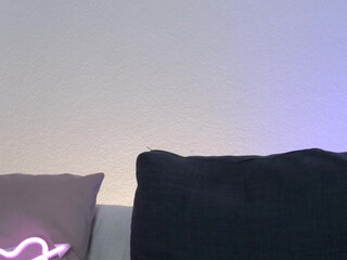 sapphirealice vicious bitch tightly stretches her pussy