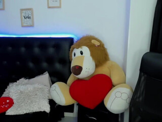 rosetaylorla likes to hammer in all holes