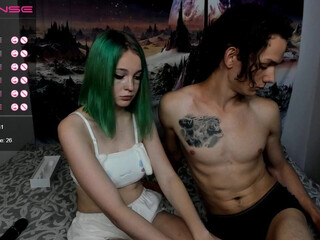 richard_and_cindy_ mature masturbates in front of webcam