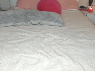 ravendevine spectacular skin cleaves the vagina with a large dildo