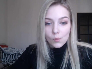 raspberries_ juicy babe striptease dances