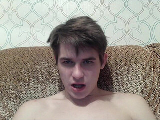 rasta_streeet hot hottie sucking dildo