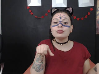 rasta_bella gorgeous chick caresses shaved cunt