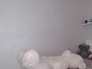 pugen the chick measures beautiful outfits.