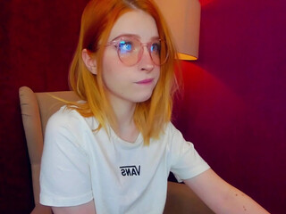 pocketrocket_ seductive babe masturbates shaved cunt