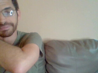 pleasureinparadise mature confused masturbates shaved pussy