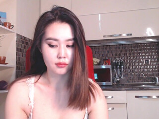 patlee hot trick fingering pussy