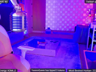 Kati3kat Black haired confused