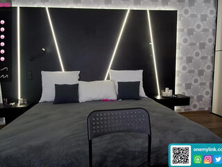 nendaranel seductive pussy shoves balls in the anus