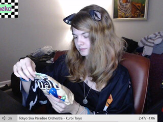 nami3neko black-haired slut takes a shower