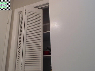 nami3neko gorgeous lady caresses shaved vagina