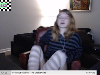 nami3neko Redheaded chick