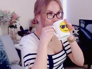 myassistant nude slut masturbates shaved vagina