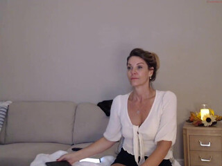 mselleswt hot bitch sucks dildos