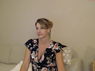 mselleswt crazy lady jerks off and cums