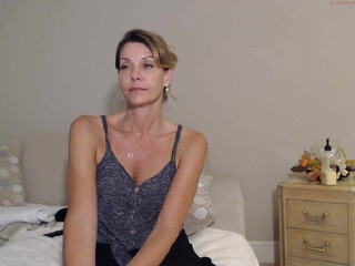 mselleswt playing with a vibrator