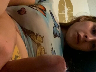 Alexa Scout whore model shows off her beauty