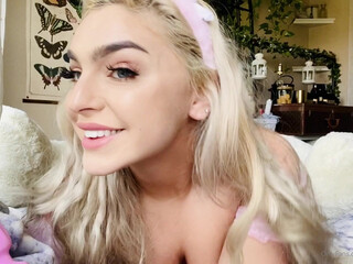 emjayplays onlyfans  to the cute chick rubs her clit