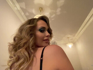 Mia Malkova onlyfans  and finally decided to jerk off her shaved pussy