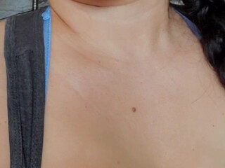 roxxxy39 painted bitch gently pulls pussy