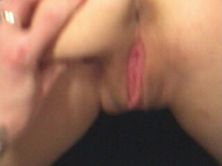 bunni_xxx fucks herself with different sized dicks