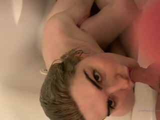 Ella Hollywood   02 November 2020