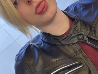 Ella Hollywood   skinny nipple pulls pussy with fingers