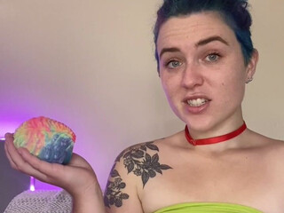FreakSlutsAge took off her dress